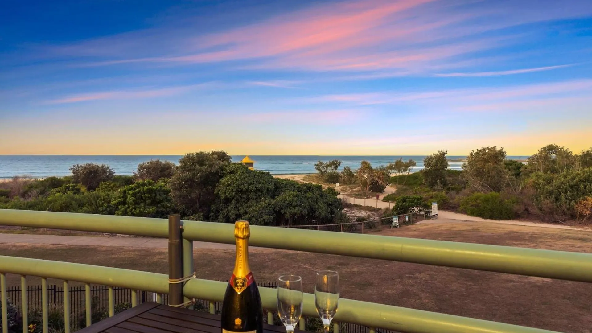 Beautiful Palm Beach Gold Coast Apartment